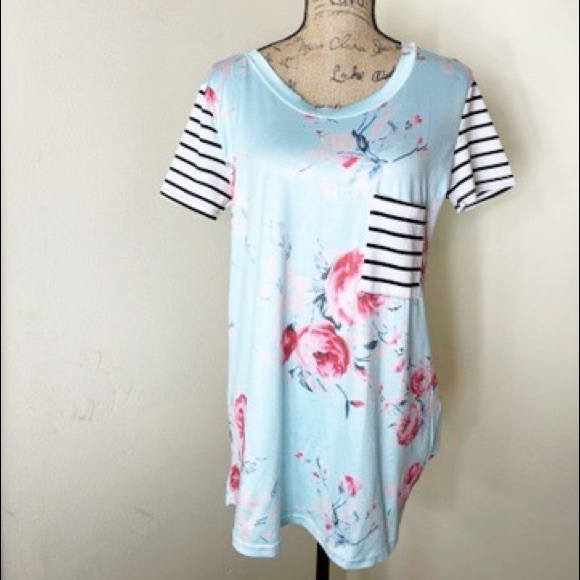 Floral boutique tunic blouse size medium - Picture 8 of 8